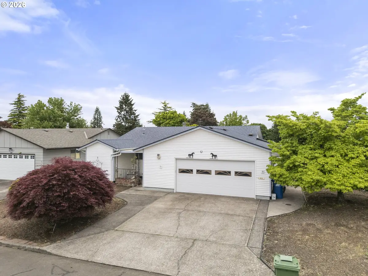 810 S Columbia Dr, Woodburn, OR 97071 - #1