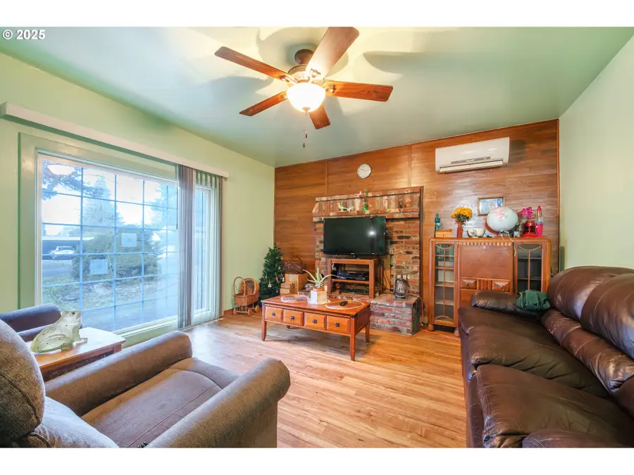 895 Glory Dr, Eugene, OR 97404 - Image #2