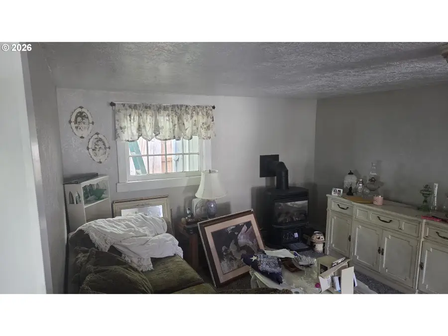 1431 W Brown Ave, Roseburg, OR 97471 - #2