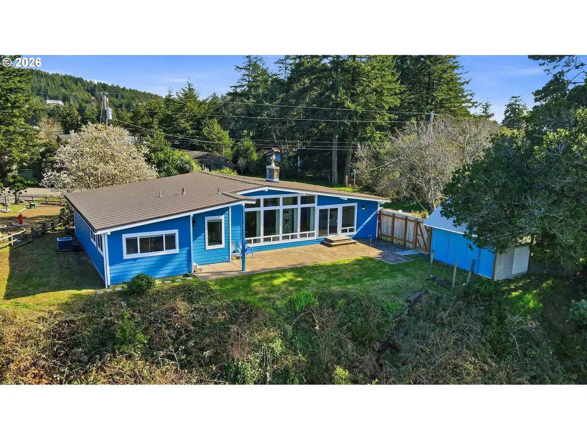 654 Madrona Ave, Port Orford, OR 97465 - #1
