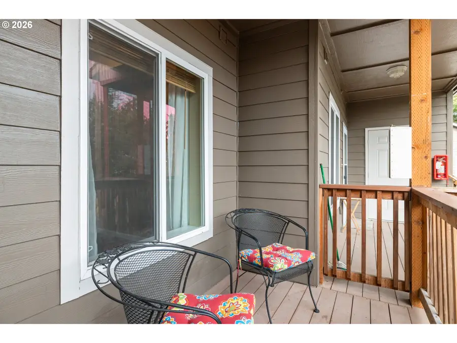 695 SE 197th Ave, Portland, OR 97233 - #3