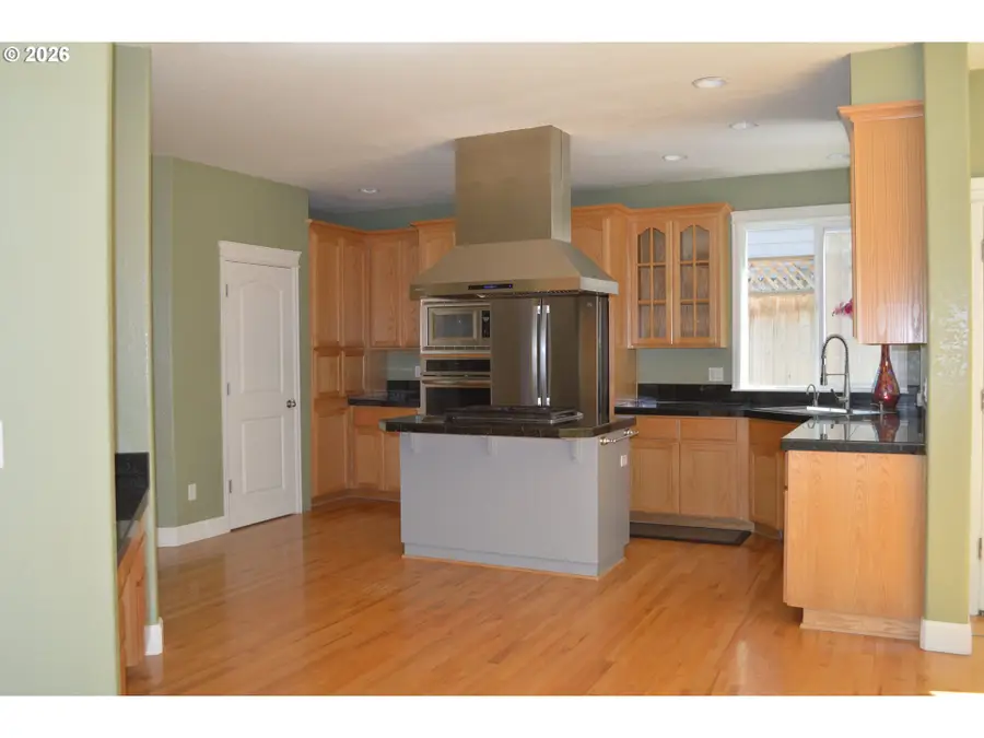 13610 SE Snowfire Dr, Happy Valley, OR 97086 - #2
