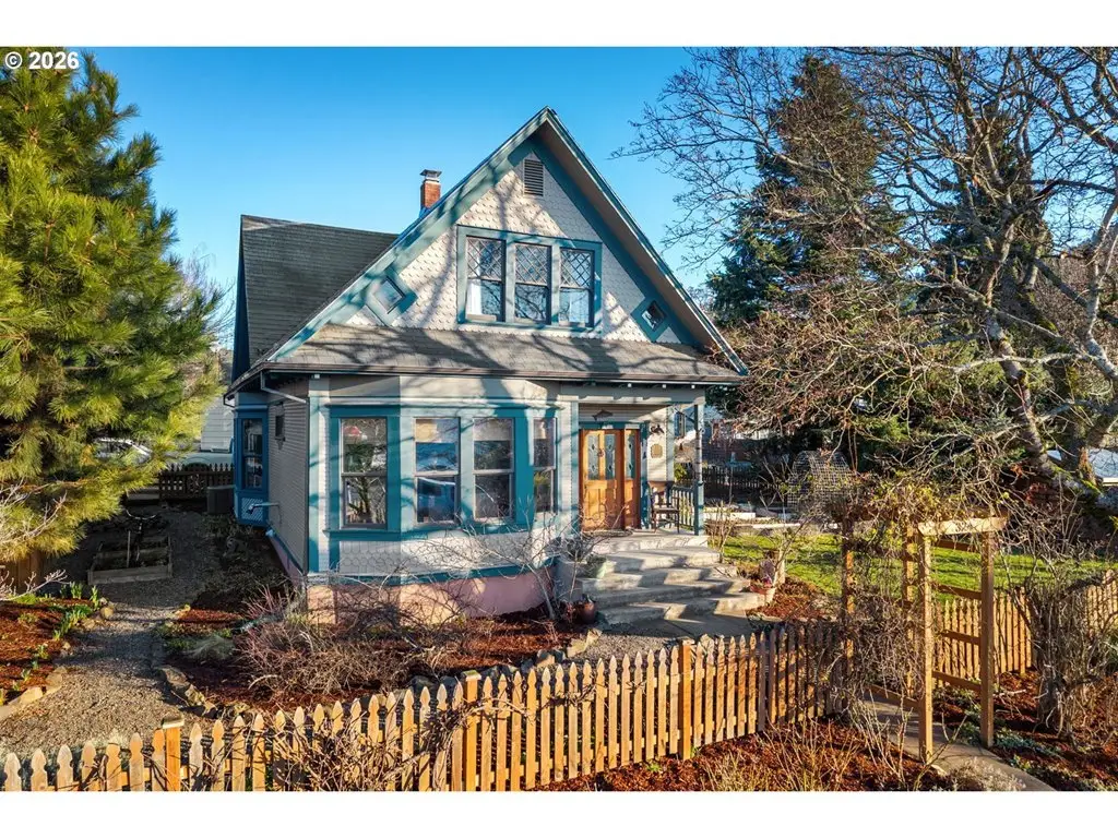 324 NE Hood St, White Salmon, WA 98672 - #1