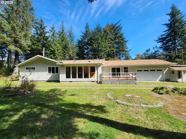92504 Paradise Point Rd, PortOrford, OR 97465