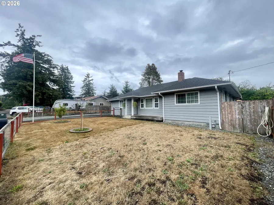 1802 Spruce St, Myrtle Point, OR 97458 - #2