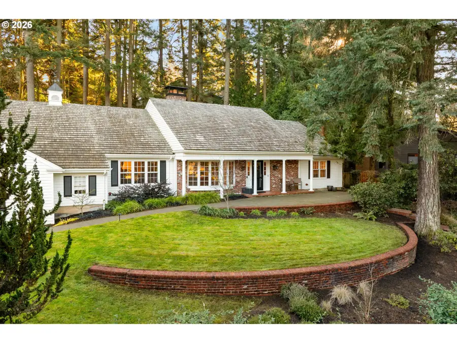 39 Hillshire Dr, Lake Oswego, OR 97034 - Image #2