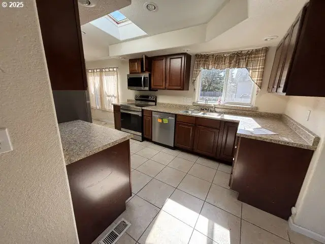 1209 NW Bayshore Dr, Waldport, OR 97394 - Image #2