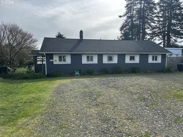 265 S Hazel St, Brookings, OR 97415