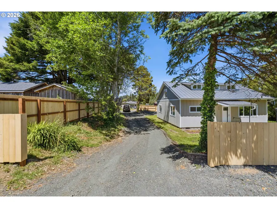 950 Exchange St, North Bend, OR 97459 - #2