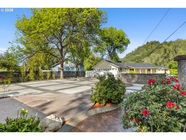 4081 NE Douglas Ave, Roseburg, OR 97470
