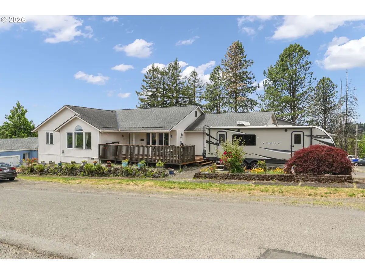 506 Church St, Kelso, WA 98626 - #1