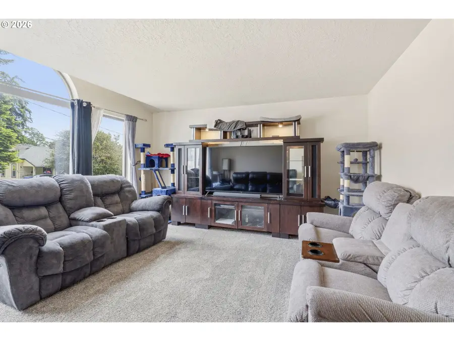506 Church St, Kelso, WA 98626 - #3