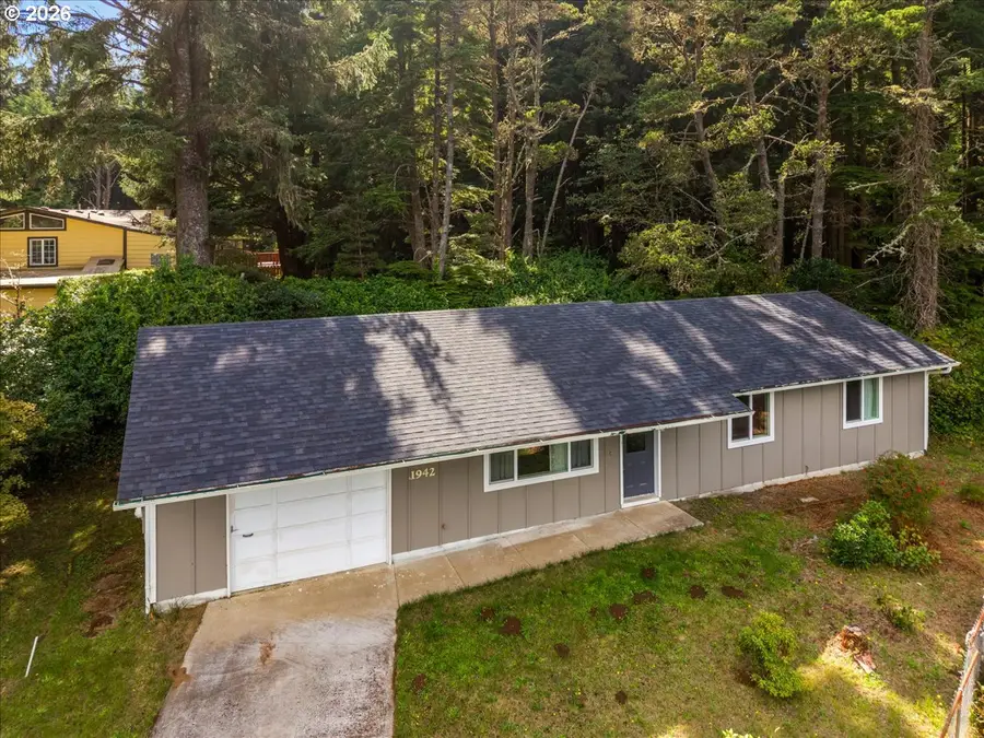 1942 SW Galley Ct, Lincoln City, OR 97367 - #3