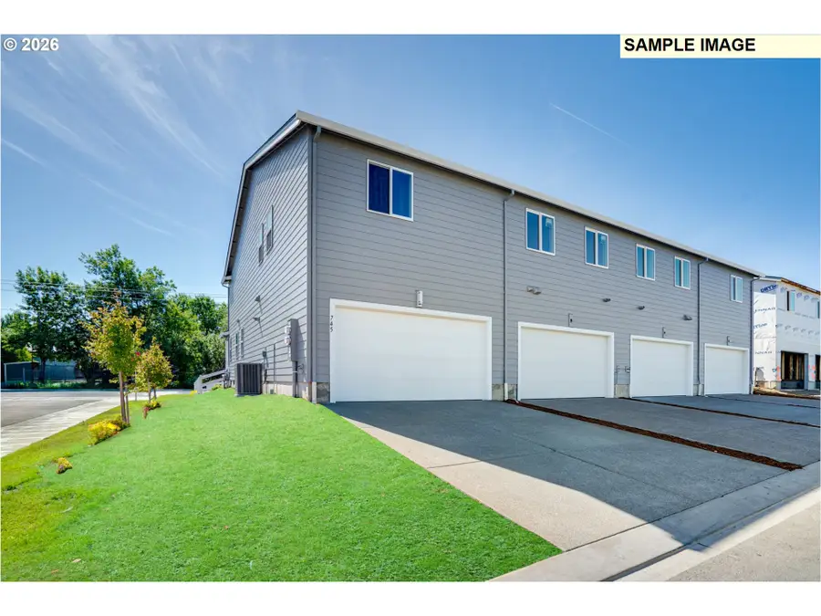 868 Sifuentez Ct, Woodburn, OR 97071 - #2