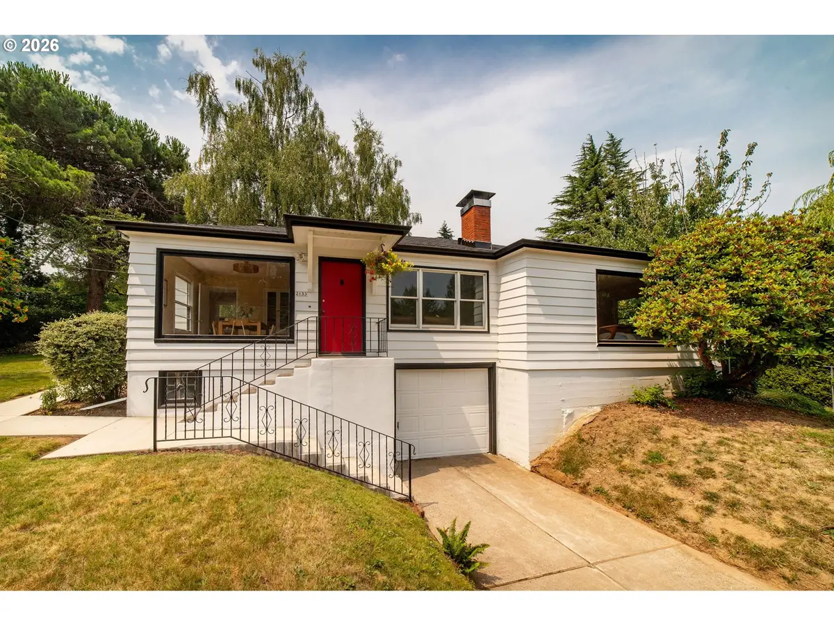 2133 SW Taylors Ferry Rd, Portland, OR 97219 - #1