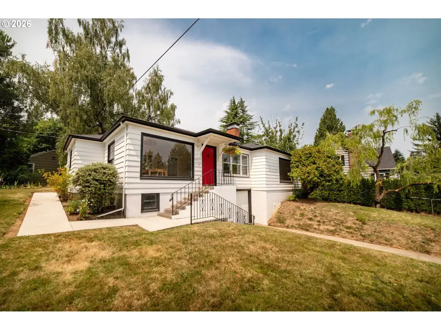 2133 SW Taylors Ferry Rd, Portland, OR 97219 - #3