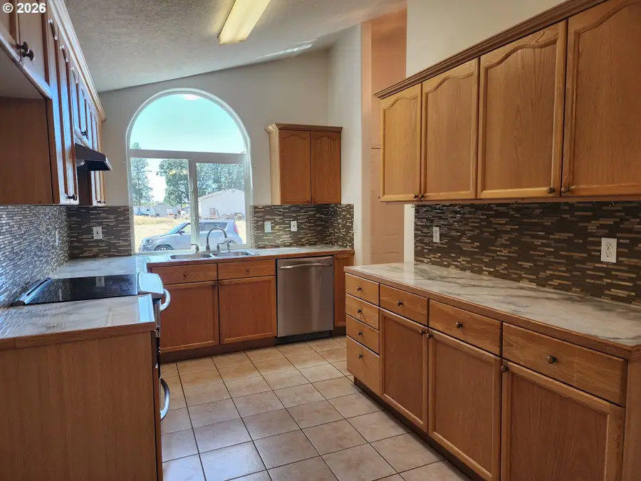 520 Lincoln Ln, Molalla, OR 97038 - #3