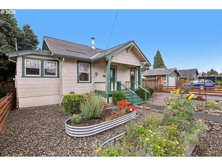 83 S 22nd St, Saint Helens, OR 97051 - #2
