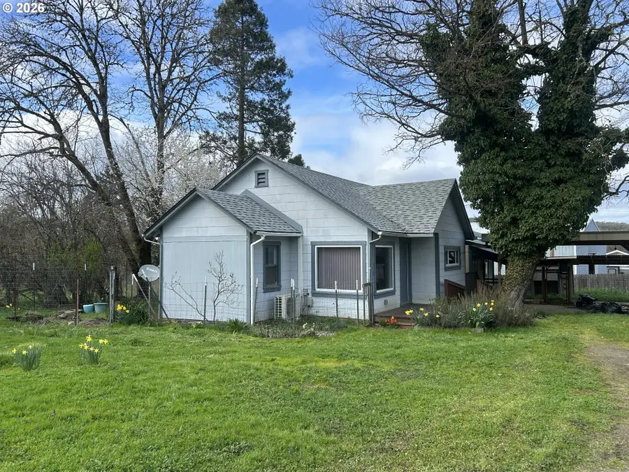 1764 Old Town Loop Rd, Oakland, OR 97462 - #2