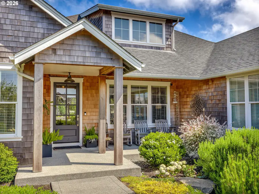 452 Diamond Ln, Gearhart, OR 97138 - #3