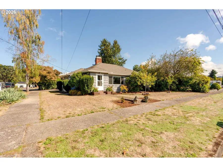 615 E Sherman St, Lebanon, OR 97355 - #2