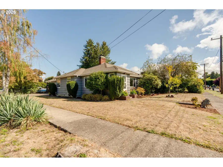 615 E Sherman St, Lebanon, OR 97355 - #3
