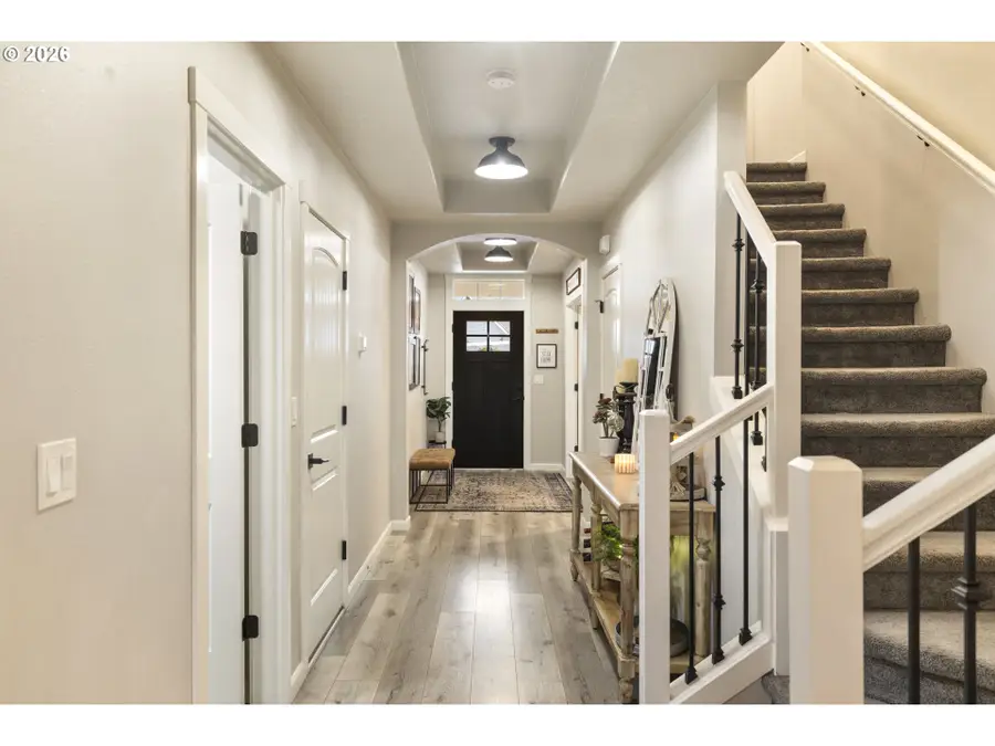 2049 NW Mcgarey Dr, McMinnville, OR 97128 - #2