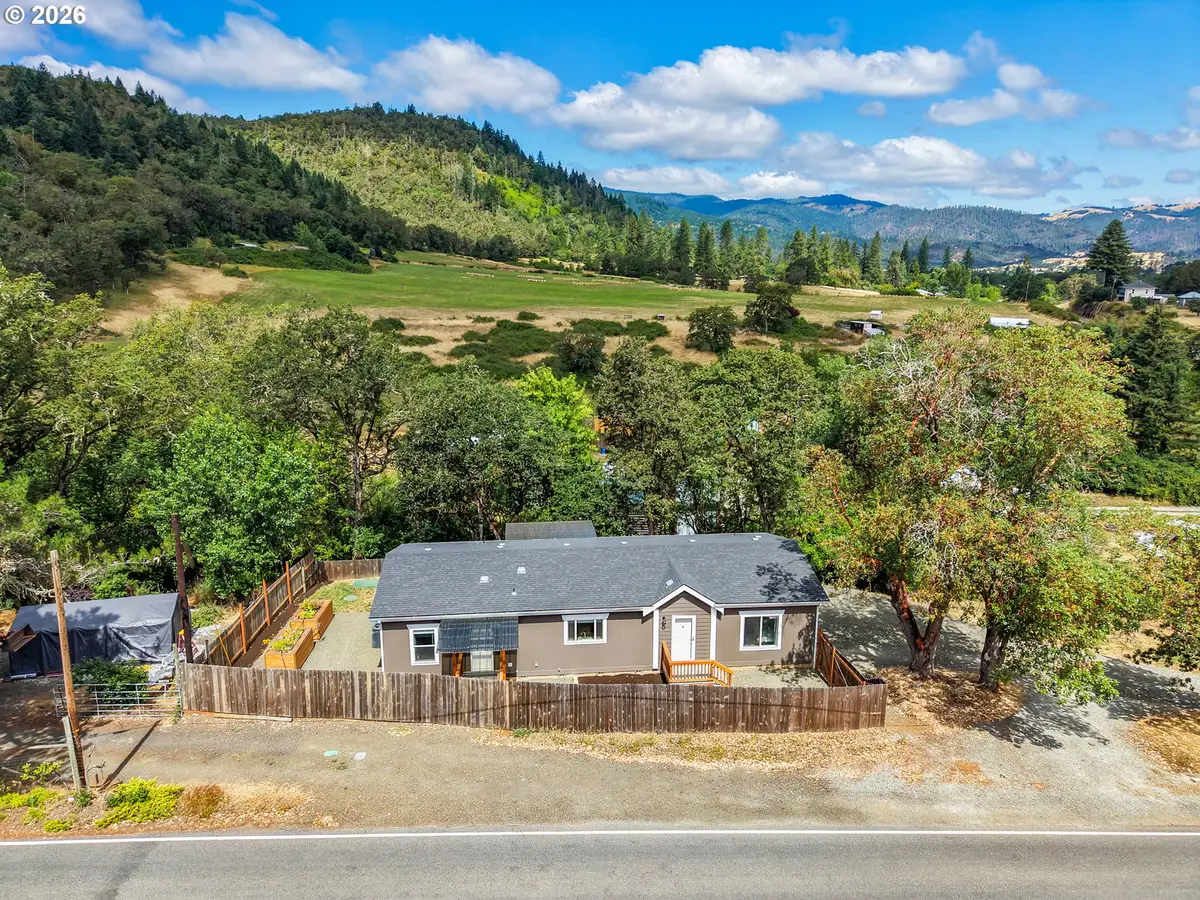 4458 Shoestring Rd, Riddle, OR 97469 - #1