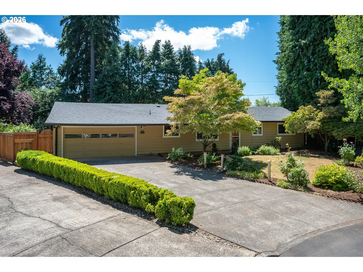 124 NE Lincoln Ct, Hillsboro, OR 97124 - #1