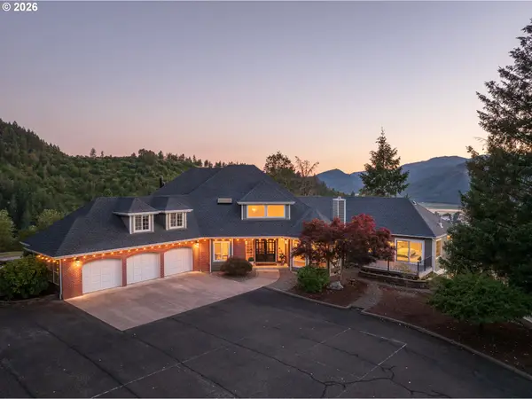 317 Aker Dr, MyrtleCreek, OR 97457