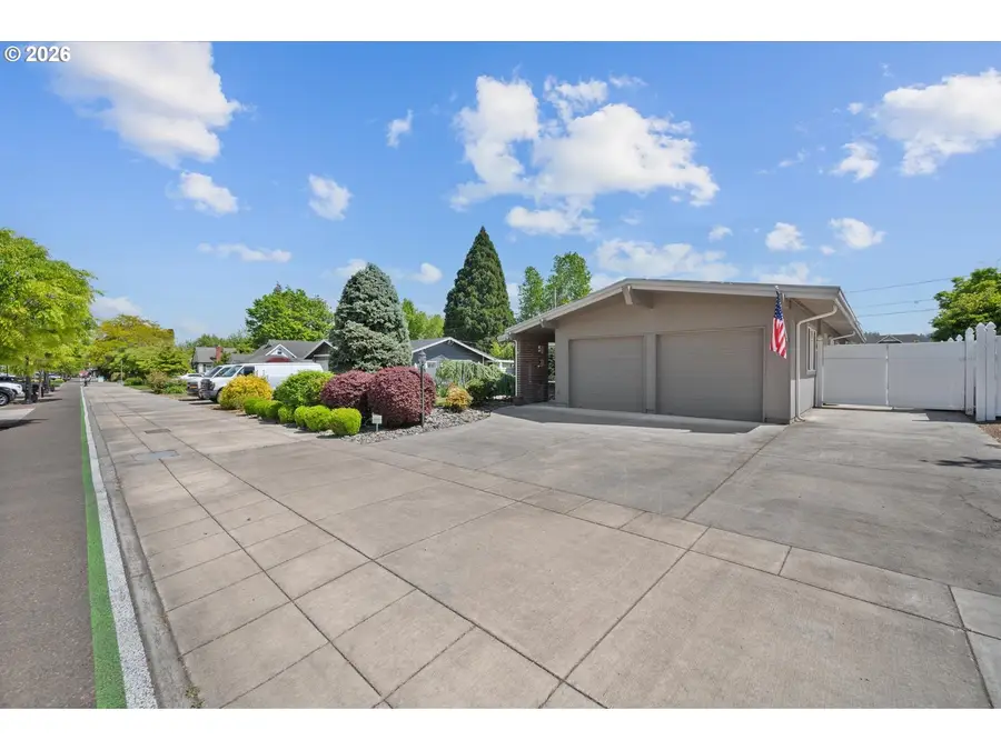 1525 Willamette Falls Dr, West Linn, OR 97068 - #3