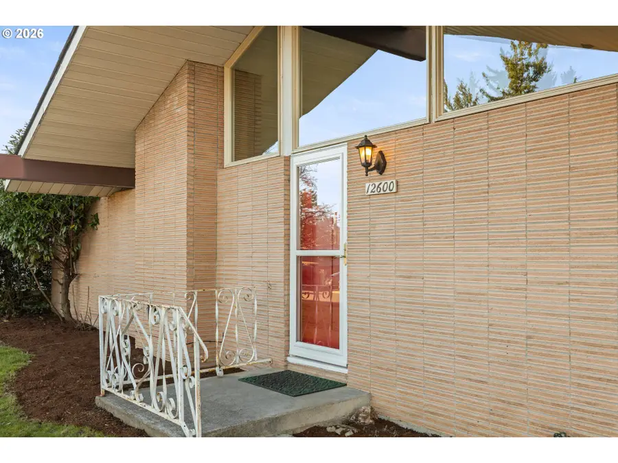 12600 NE Davis St, Portland, OR 97230 - Image #2