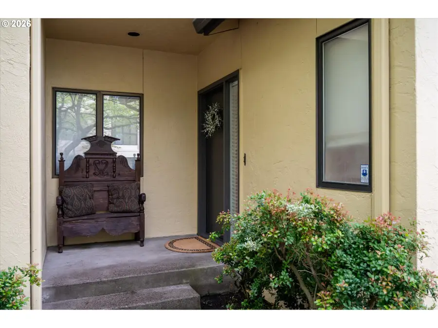 599 Wimbledon Ct, Eugene, OR 97401 - #2