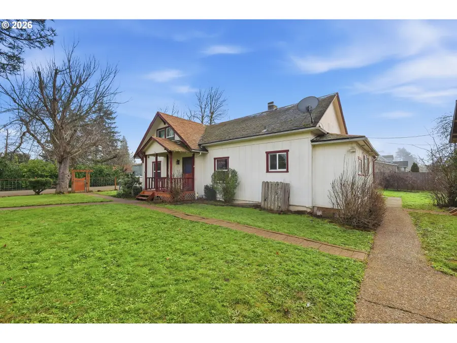 139 S 15th St, Cottage Grove, OR 97424 - Image #2