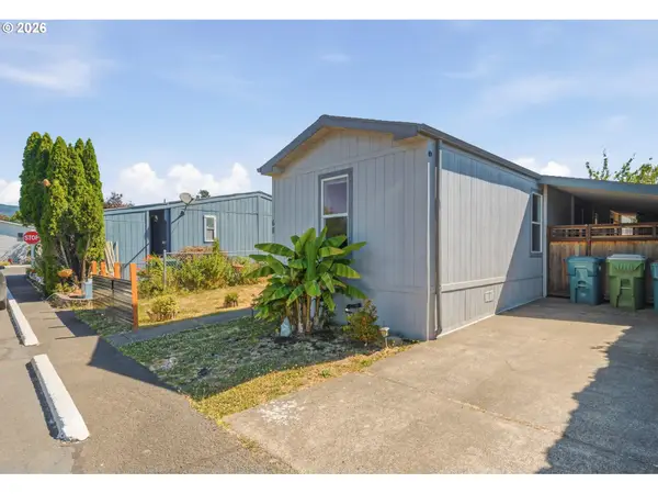 301 E Columbia Dr #68, Newberg, OR 97132