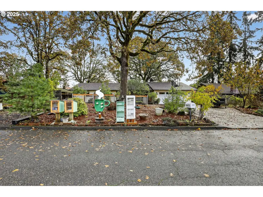 814 Cedaroak St, Saint Helens, OR 97051 - Image #2