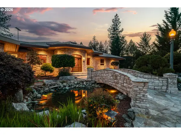 727 Earhart Rd, RogueRiver, OR 97537