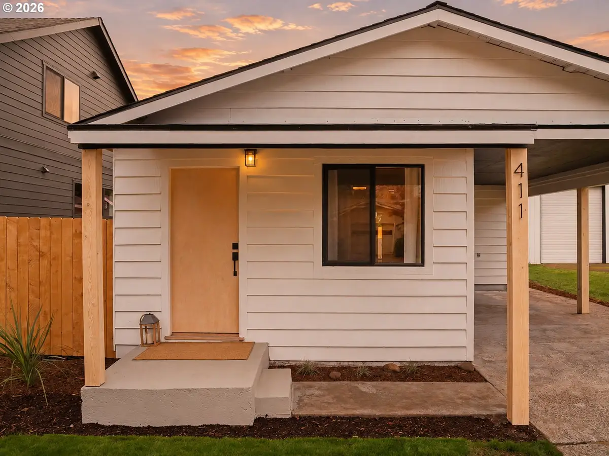 411 S 1st St, Silverton, OR 97381 - #1