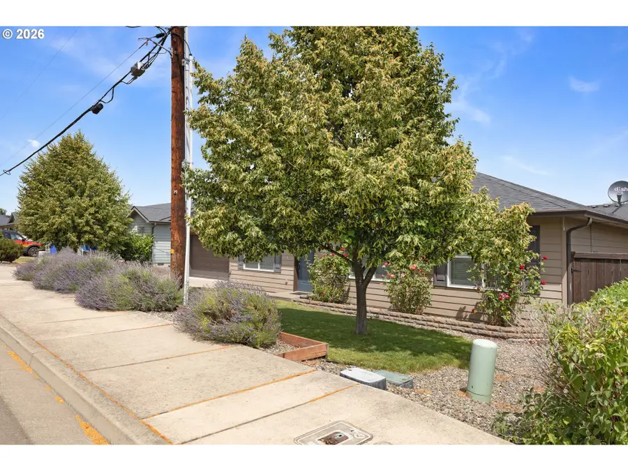 750 SE Tokay St, Winston, OR 97496 - #2