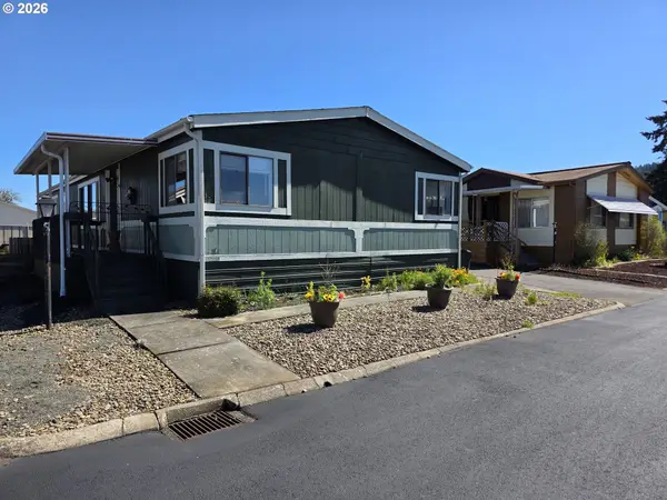 1200 E Central Ave #30, Sutherlin, OR 97479