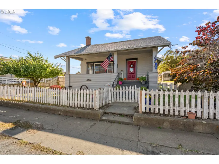 220 W Center St, Heppner, OR 97836 - #2