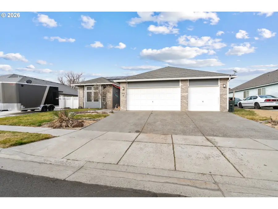 113 NE 13th St, Hermiston, OR 97838 - Image #2