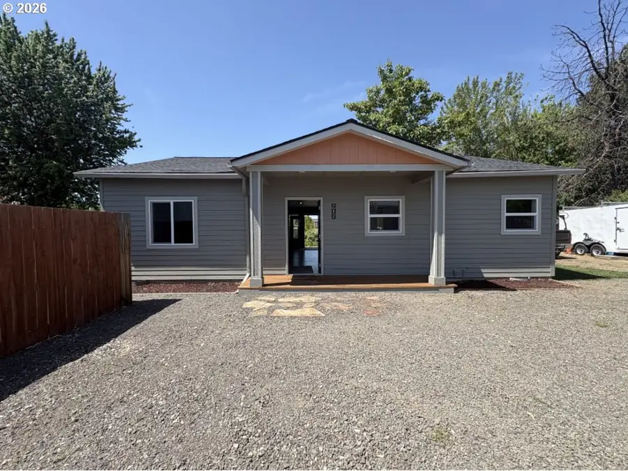 905 Cowl St, Milton Freewater, OR 97862 - #2