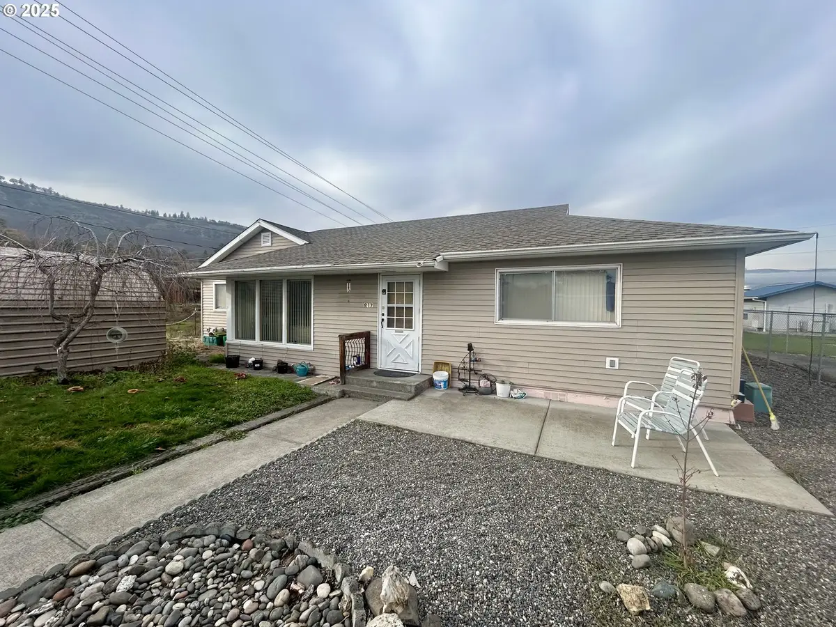 917 Myrtle St, The Dalles, OR 97058 - Image #1