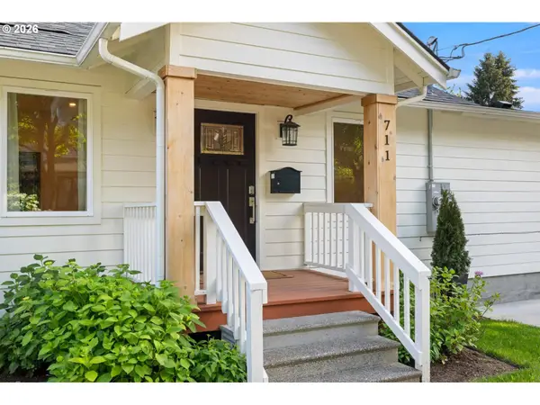 711 W 24th St, Vancouver, WA 98660