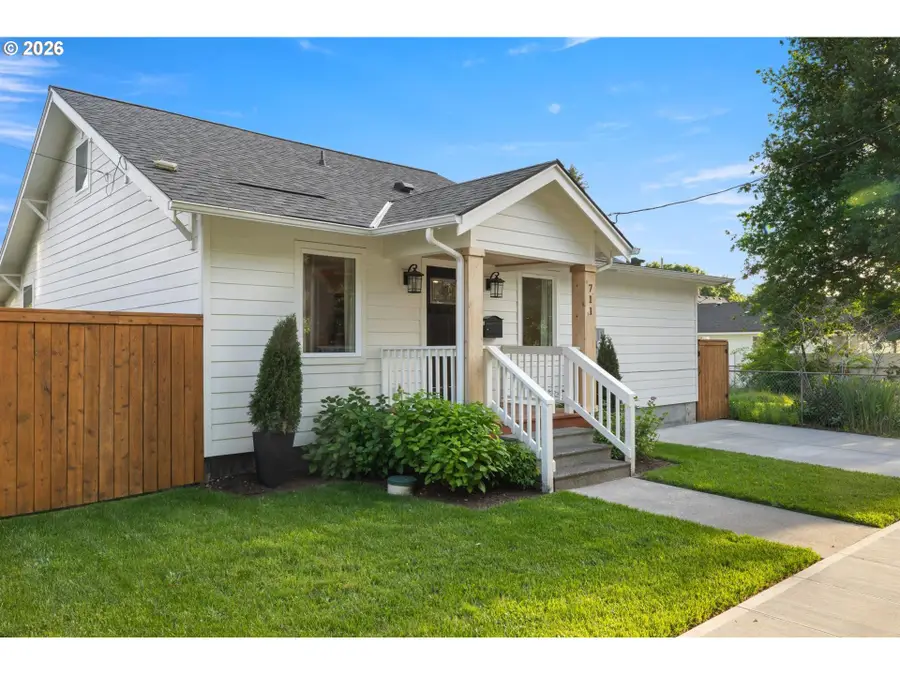 711 W 24th St, Vancouver, WA 98660 - #2