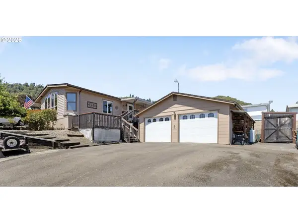 3659 NW Broad St, Roseburg, OR 97471