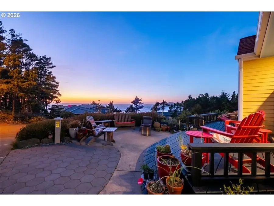 2540 NW Pacific St, Newport, OR 97365 - #2