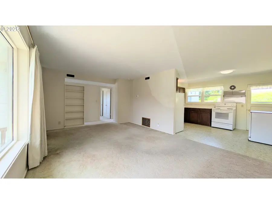 1778 Juniper Ave, Coos Bay, OR 97420 - #3