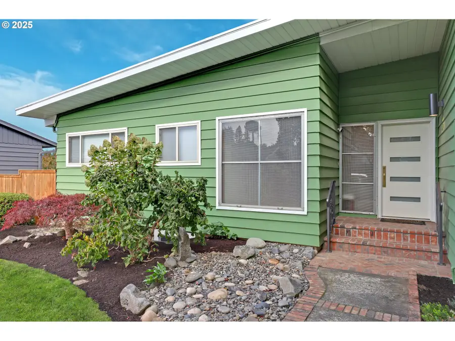 13621 NE Fremont Ct, Portland, OR 97230 - Image #2
